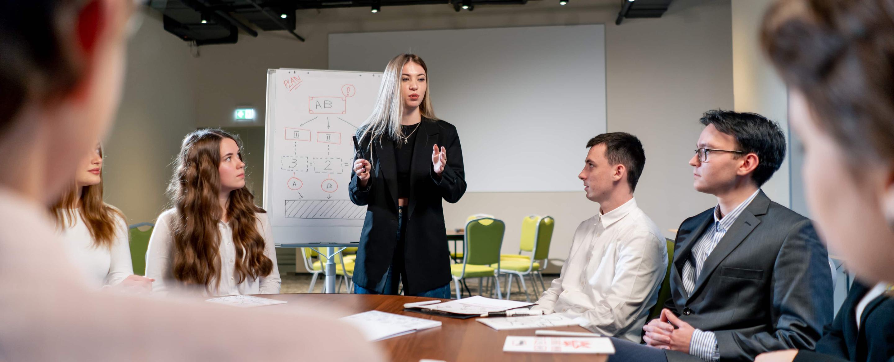 Hotel front desk training pic1