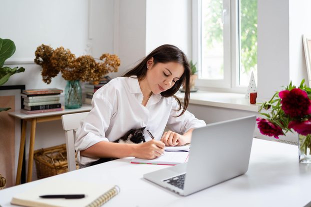 Hotel front desk training: 9 steps to stellar service - Oaky